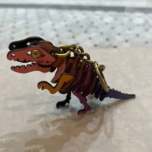 Coach Key Chain. 4.5 inch from Head to tail. Excellent condition. No use vision.